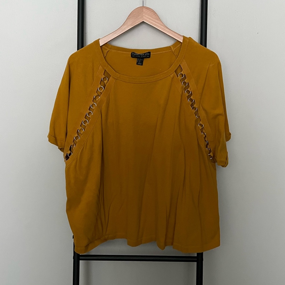 F21+ Gold Tee w Silver Hardware